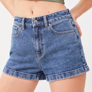 Super cute Pacsun mom shorts